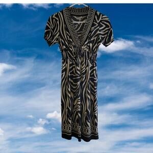 Intermission 4 short sleeve vivid black and tan print v neck polyester stretch.